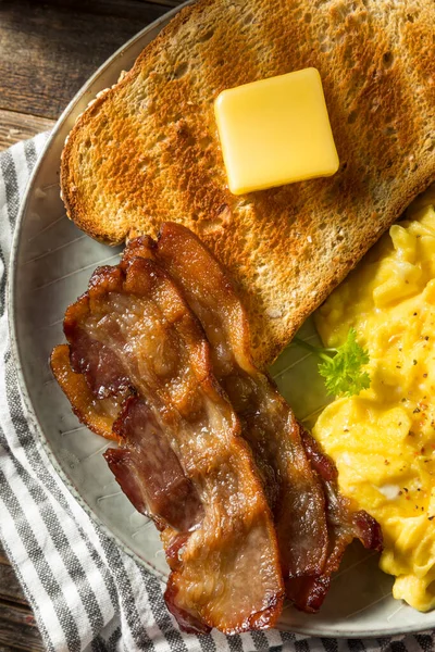 Petit Déjeuner Américain Aux Oeufs Brouillés Fait Maison Avec Bacon — Photo