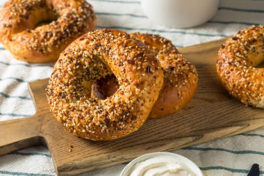 Ev yapımı Tost Her şey Krem peynirli New York simidi