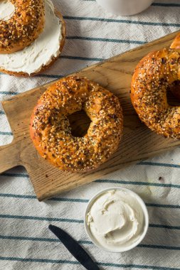 Ev yapımı Tost Her şey Krem peynirli New York simidi