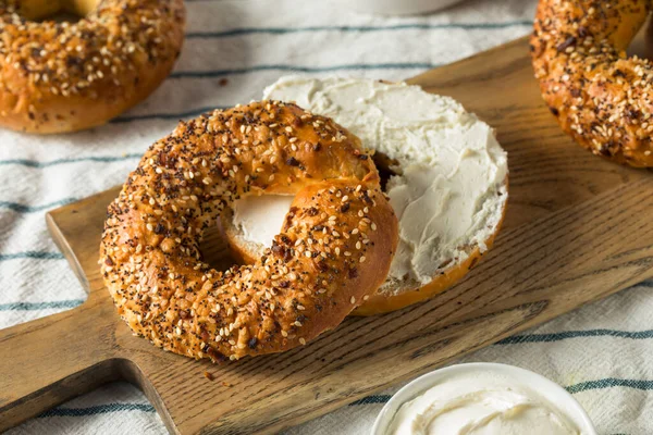 Homemade Toasted Everything New York Bagel Cream Cheese — Stock Photo, Image