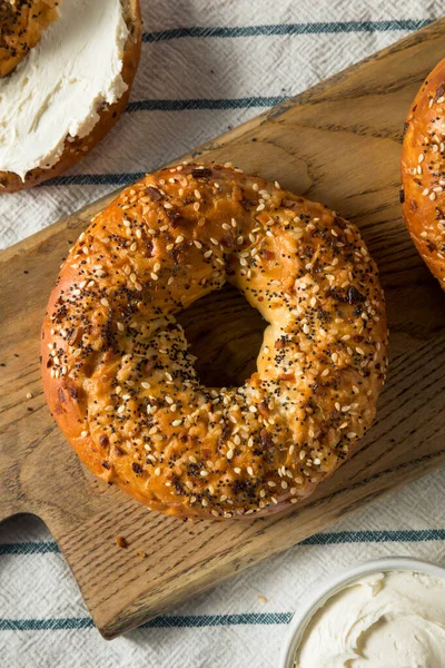 Ev yapımı Tost Her şey Krem peynirli New York simidi