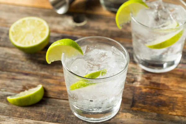 Gin Alcolico Rinfrescante Tonico Con Calce — Foto Stock