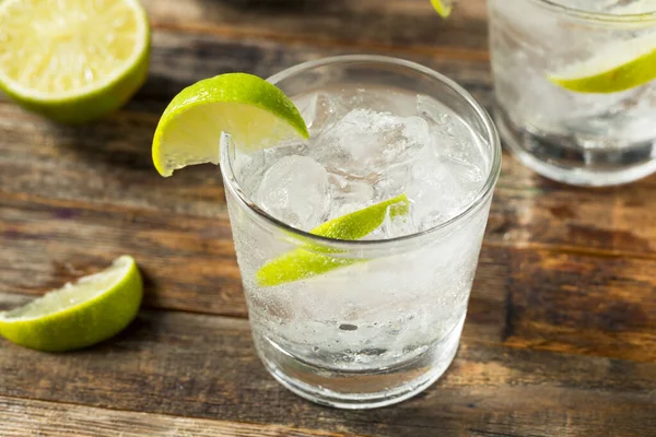 Refreshing Boozy Gin Tonic Lime — Stock Photo, Image