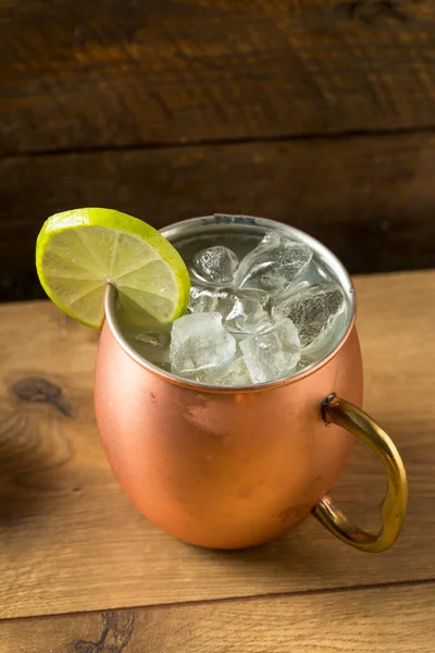 Hemlagad Vodka Moskva Mule Med Ingefära Och Lime — Stockfoto