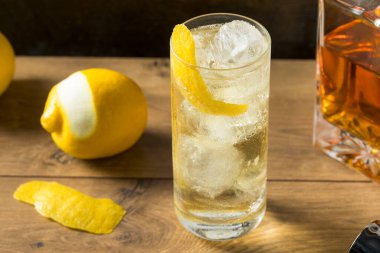 Limonlu Alkolik Viski ve Soda