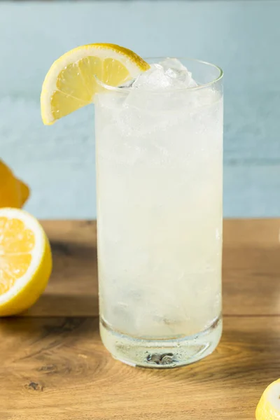 Refrescante Gin Tom Collins Cocktail Com Limão — Fotografia de Stock