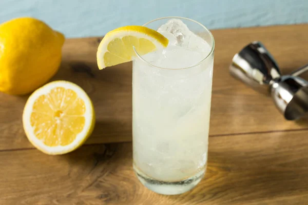 Refrescante Gin Tom Collins Cocktail Com Limão — Fotografia de Stock