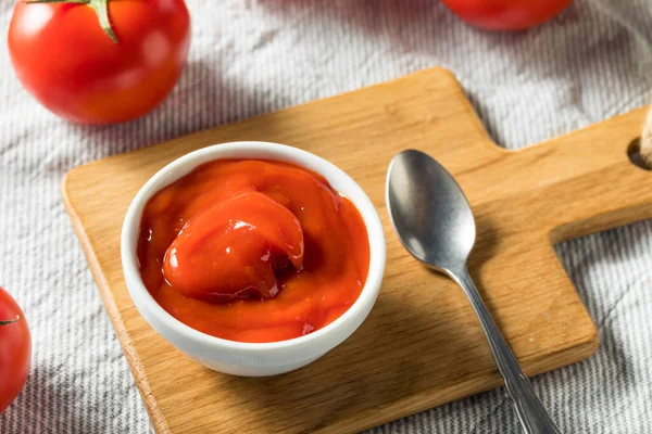 Słodki Organiczny Czerwony Pomidor Ketchup Misce — Zdjęcie stockowe