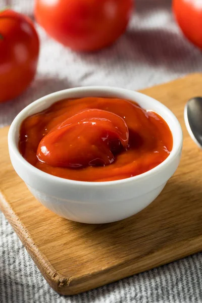 Słodki Organiczny Czerwony Pomidor Ketchup Misce — Zdjęcie stockowe