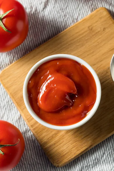 Süßes Bio Ketchup Mit Roten Tomaten Einer Schüssel — Stockfoto