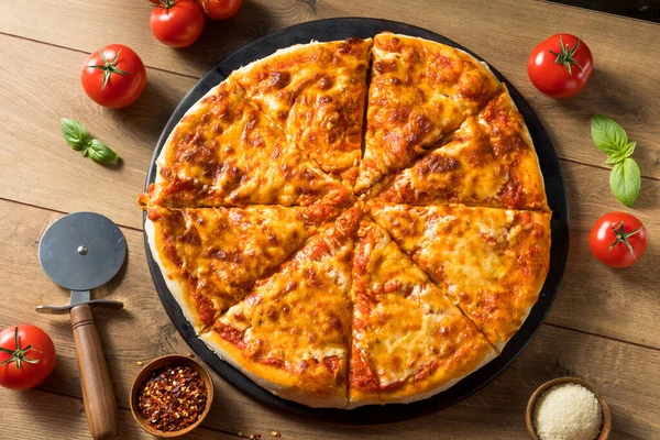 Warme Hausgemachte Italienische Käsepizza Zum Verzehr Bereit — Stockfoto