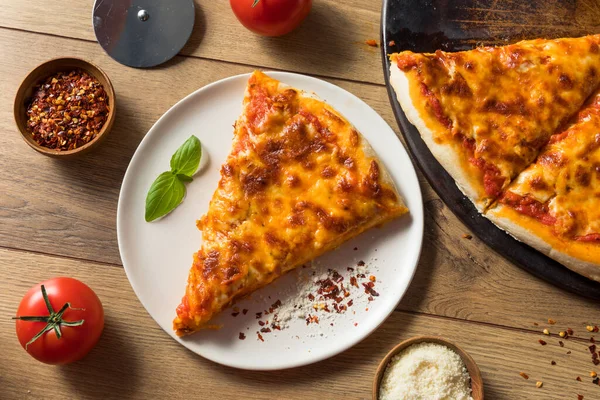 Meleg Házi Olasz Sajt Pizza Kész Enni — Stock Fotó