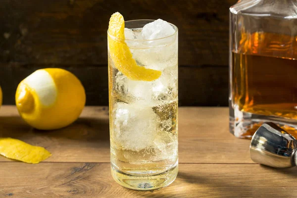 Whisky Alcolico Soda Highball Con Limone — Foto Stock