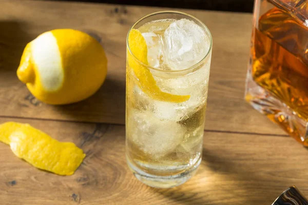 Алкогольный Виски Газировка Лимоном — стоковое фото