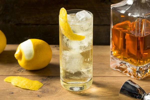 Whisky Alcohólico Refresco Highball Con Limón — Foto de Stock