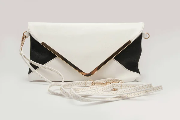 Bolso de mano pequeño para mujer blanco y negro — Foto de Stock