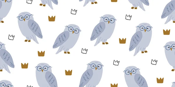 Seamless pattern with cute owl, eyeglasses, crowns — Stock Vector