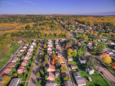 Küçük kasaba yeni Eveleth, Minnesota dron tarafından görülen Güz