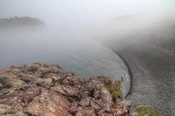 Black Beach está na costa norte do Lago Superior por Prata — Fotografia de Stock