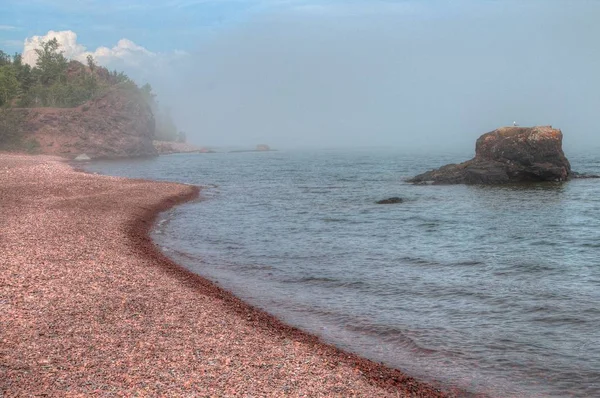 Agate ligt op de oever van Lake Superior in Silver Bay, Minn — Stockfoto