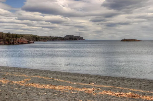 Black Beach üzerinde Kuzey Shore Lake Superior ve gümüş tarafından olduğunu — Stok fotoğraf