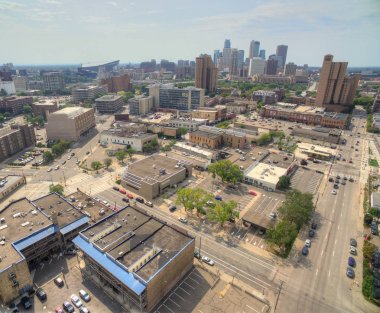 Minneapolis, Minnesota manzarası Sprin dron tarafından yukarıda da görüleceği