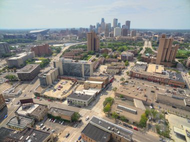 Minneapolis, Minnesota manzarası Sprin dron tarafından yukarıda da görüleceği