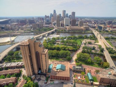 Minneapolis, Minnesota manzarası Sprin dron tarafından yukarıda da görüleceği