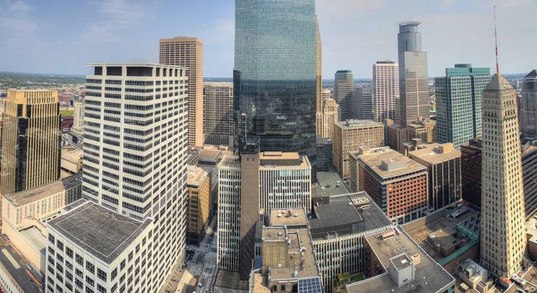Minneapolis, Minnesota Skyline gezien van bovenaf door Drone in Sprin — Stockfoto