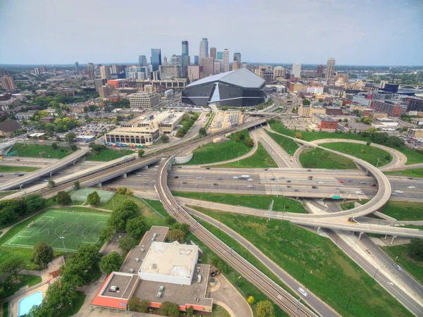 Minneapolis, Minnesota Skyline seen from above by Drone in Sprin — Stock Photo, Image