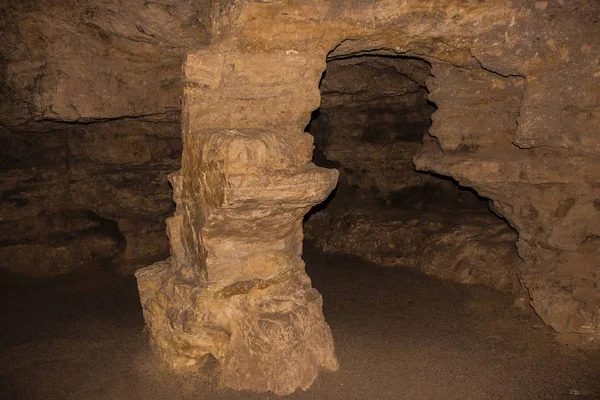 Crystal Cave se encuentra cerca de la frontera Wisconsin / Minnesota en S —  Fotos de Stock