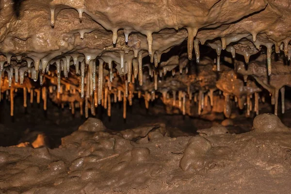 Σπηλιά κρυστάλλου βρίσκεται κοντά στα σύνορα του Ουισκόνσιν/Μινεσότα στο S — Φωτογραφία Αρχείου