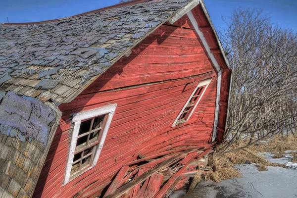 The Sinking Red Barn was located near the Twin Cities in Minnesota before it collapsed in 2017 — Stock Photo, Image