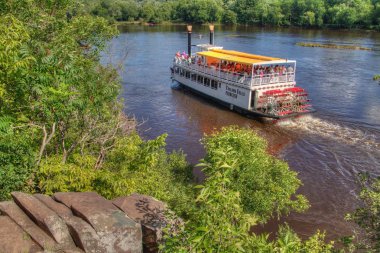 Interstate State Park Taylor Falls, Minnesota tarafından St Croix Nehri üzerinde yer almaktadır
