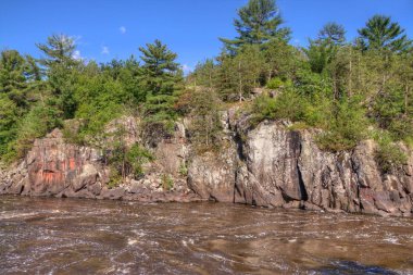 Interstate State Park Taylor Falls, Minnesota tarafından St Croix Nehri üzerinde yer almaktadır