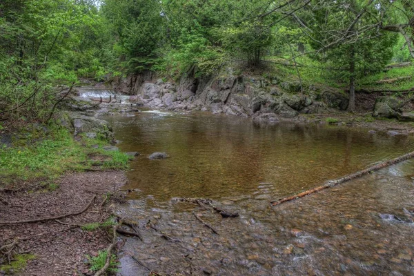 Lester park ist ein beliebter stadtpark in duluth, minnesota zu allen jahreszeiten — Stockfoto