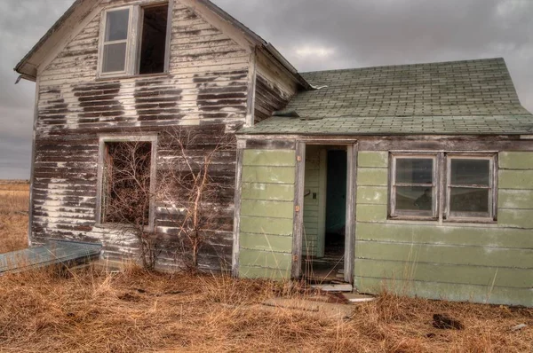 Casa agricolă abandonată din Dakota de Sud se descompune încet — Fotografie, imagine de stoc