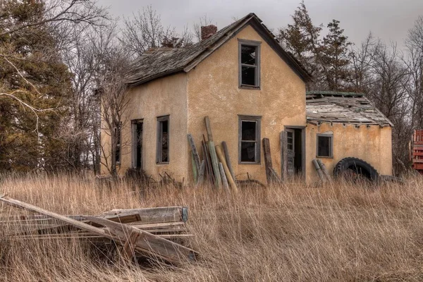 Abandoned Farmhouse in South Dakota slowly decays — Stock Photo, Image