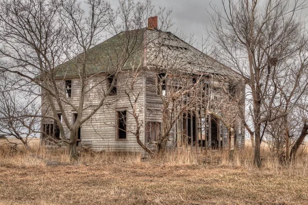 Abandoned Farmhouse in South Dakota slowly decays — Stock Photo, Image