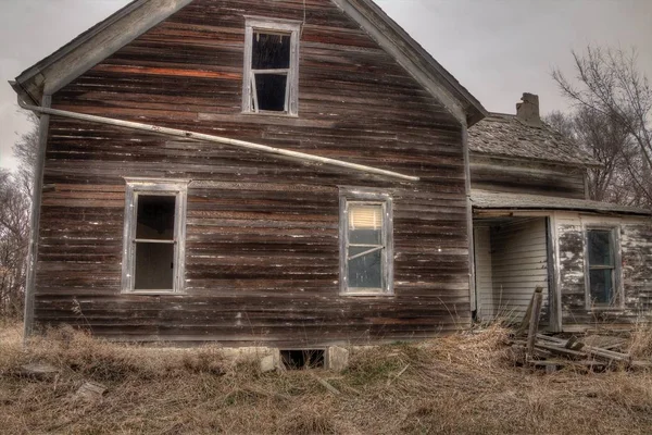 Casa agricolă abandonată din Dakota de Sud se descompune încet — Fotografie, imagine de stoc