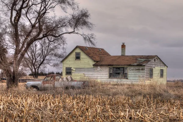 Casa agricolă abandonată din Dakota de Sud se descompune încet — Fotografie, imagine de stoc