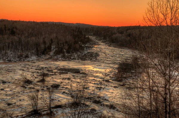 Джей Кук State Park розташований на річці Сент Луїс на південь від Duluth в штаті Міннесота — стокове фото