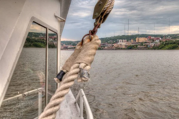 Duluth es un popular destino turístico en el Medio Oeste superior en —  Fotos de Stock