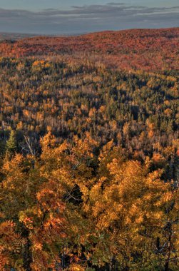 Carlton tepe üzerinde North Shore Superior gölünün Kuzey Minnesota'da testere dişi Dağları'nın sonbahar