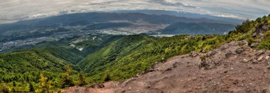 Mt. Eboshidake Nagano ili Japon Alpleri'nde parçasıdır ve 2066 metre boyunda