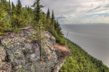 Dev uyuyor Superior gölünün kuzeyinde Thunder Bay, Ontario üzerinde büyük bir Provincial Park
