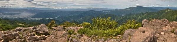 Mt. eboshidake gehört zu den japanischen Alpen in der Präfektur Nagano und ist 2066 Meter hoch — Stockfoto