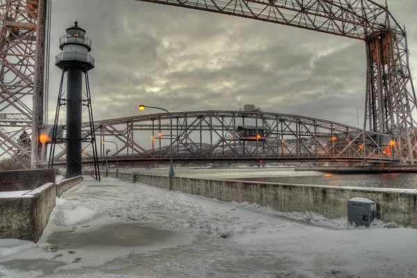 Canal Park is een populaire toeristische bestemming in Duluth, Minnesota op Lake Superior — Stockfoto