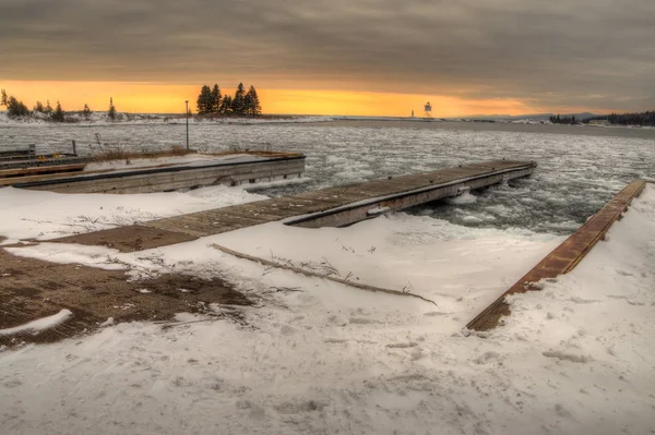 Grand Marais est une petite ville portuaire sur la rive nord du lac Supérieur dans le Minnesota — Photo