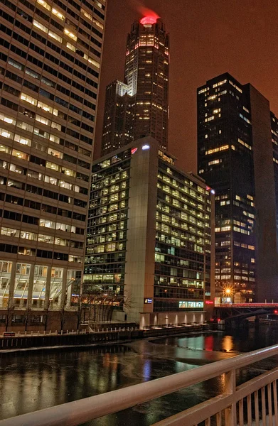 Downtown Chicago tijdens de Winter op een sombere dag — Stockfoto